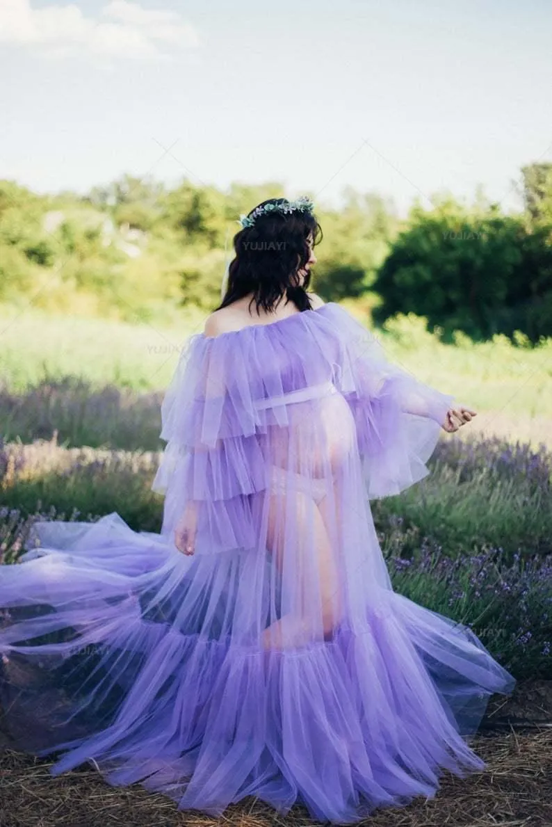 Chic Ruffled Tulle Maternity Gown: Ideal for Captivating Photos and Evening Glamour